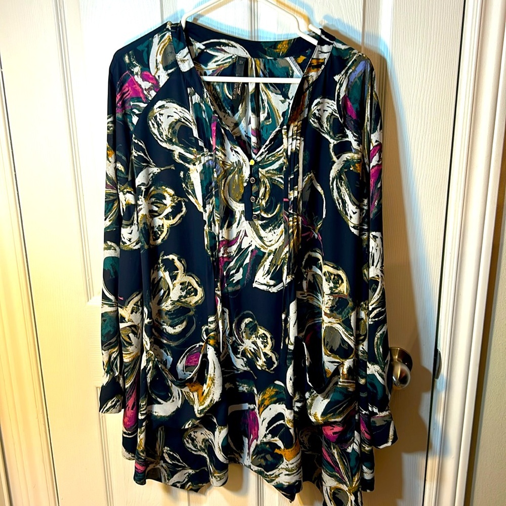 Melissa McCarthy / 7 for all mankind floral blouse
Size 3X